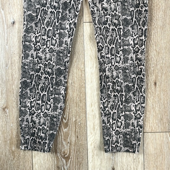 SPANX Jean-ish Snake Skin Print Jeggings Leggings Pants - Picture 4 of 13